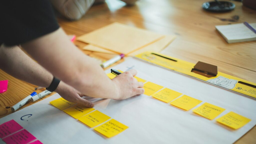 Planification d'une stratégie de marketing numérique sur papier